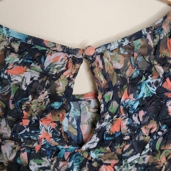 Jessica Simpson | Dark Floral Semi-Sheer Blouse with Pintuck Detail Size XS - Picture 3 of 6